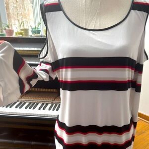 Cold shoulder top L | Designer cold shoulder top L
| damage